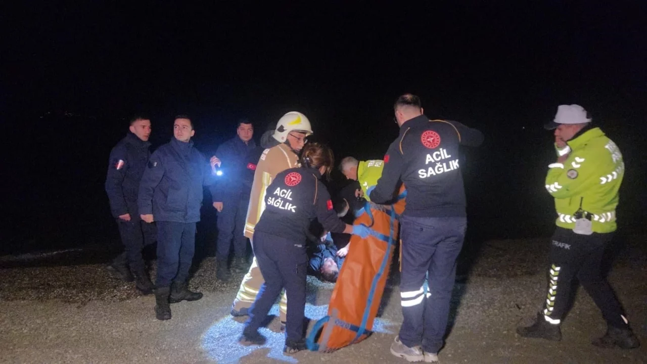 Bursa'da direksiyon hakimiyetini kaybeden araç göle uçtu