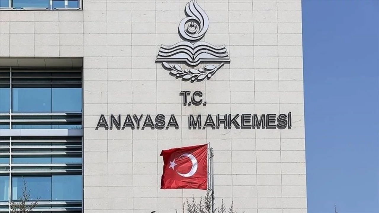 Anayasa Mahkemesi, Cumhurbaşkanlığı Kararnamesiyle kadro ihdasının Anayasa'ya aykırı olduğuna hükmetti