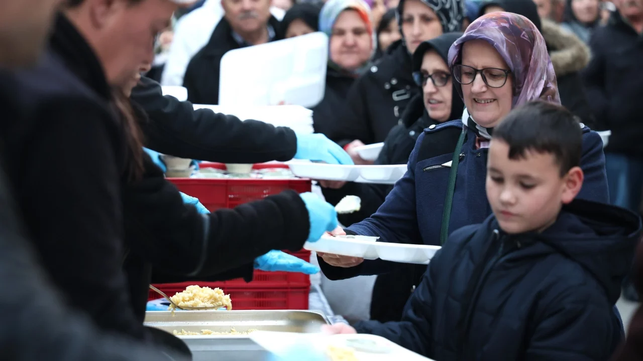 Osmangazi Belediyesi, Altınova Mahallesi'nde iftar programı düzenledi