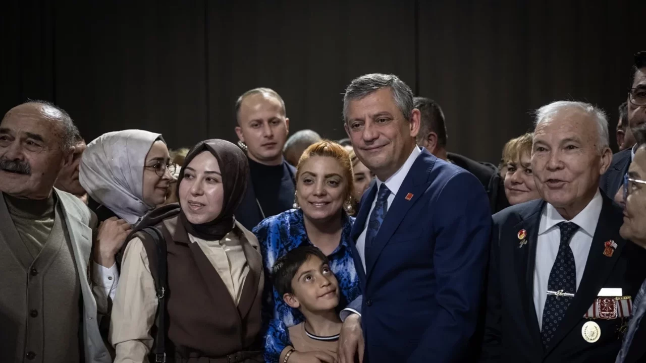 Özgür Özel, şehit yakınları ve gazilerle iftar yaptı