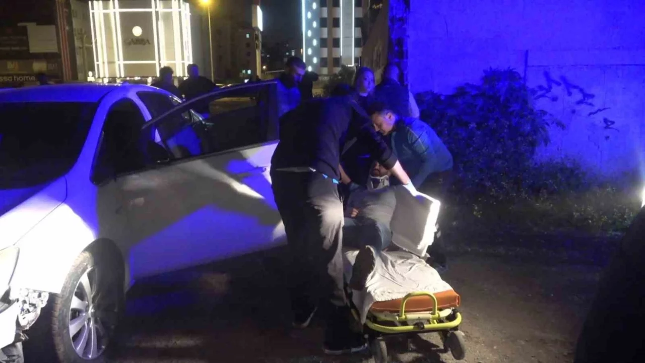 Direksiyon başında kriz geçirip bayıldı, faciadan dönüldü: 2 yaralı