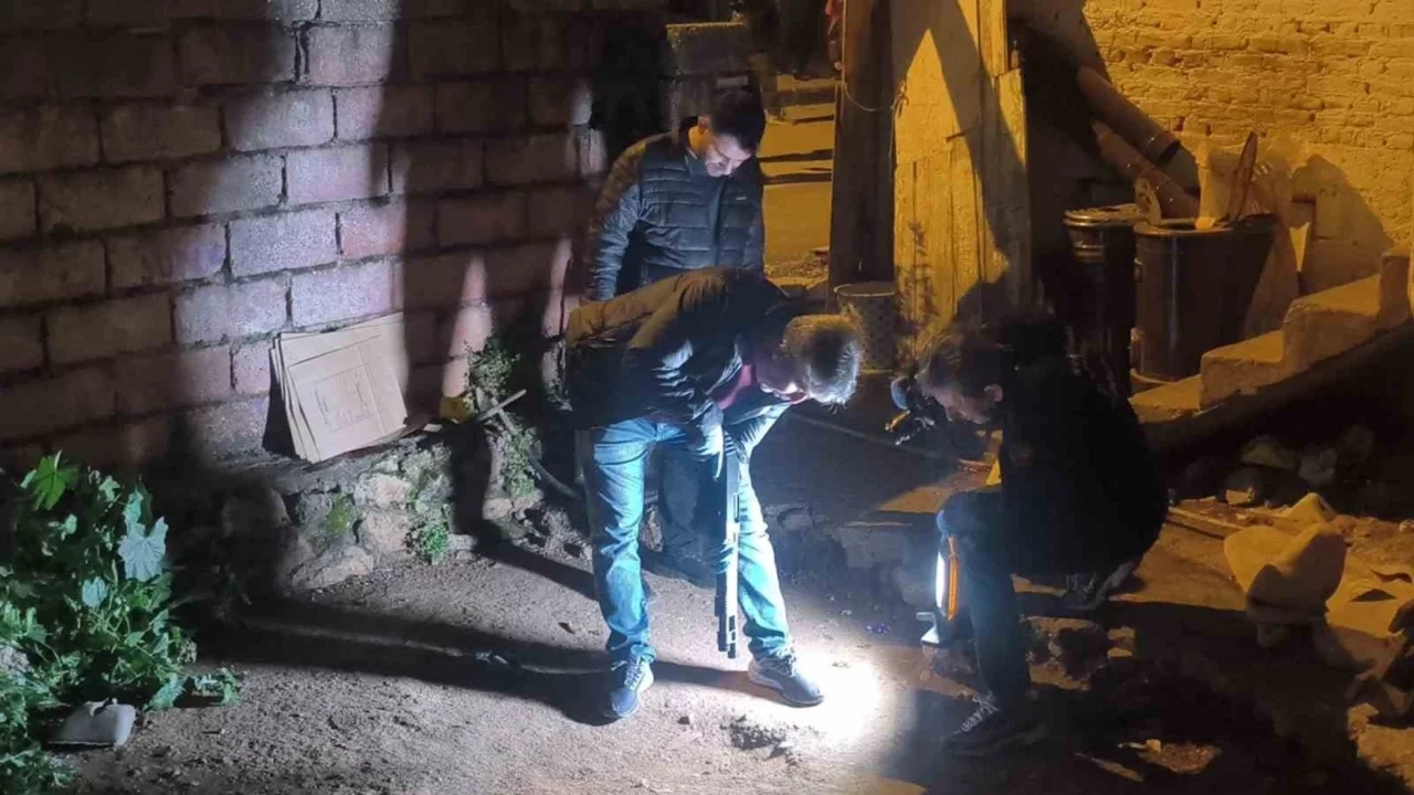 Komşuların tartışması kanlı bitti: 2 yaralı