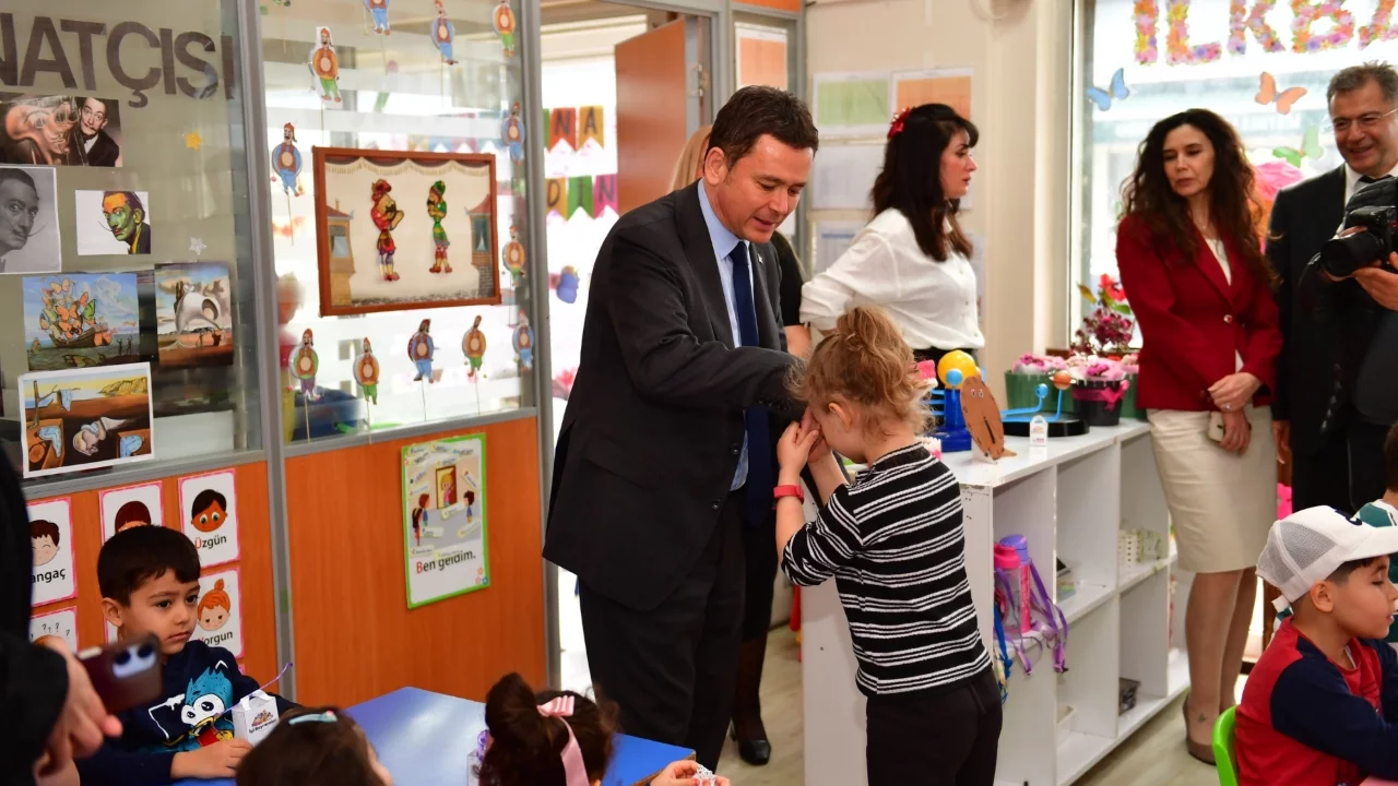 Osmangazi Belediye Başkanı Aydın'dan çocuklara bayram ziyareti