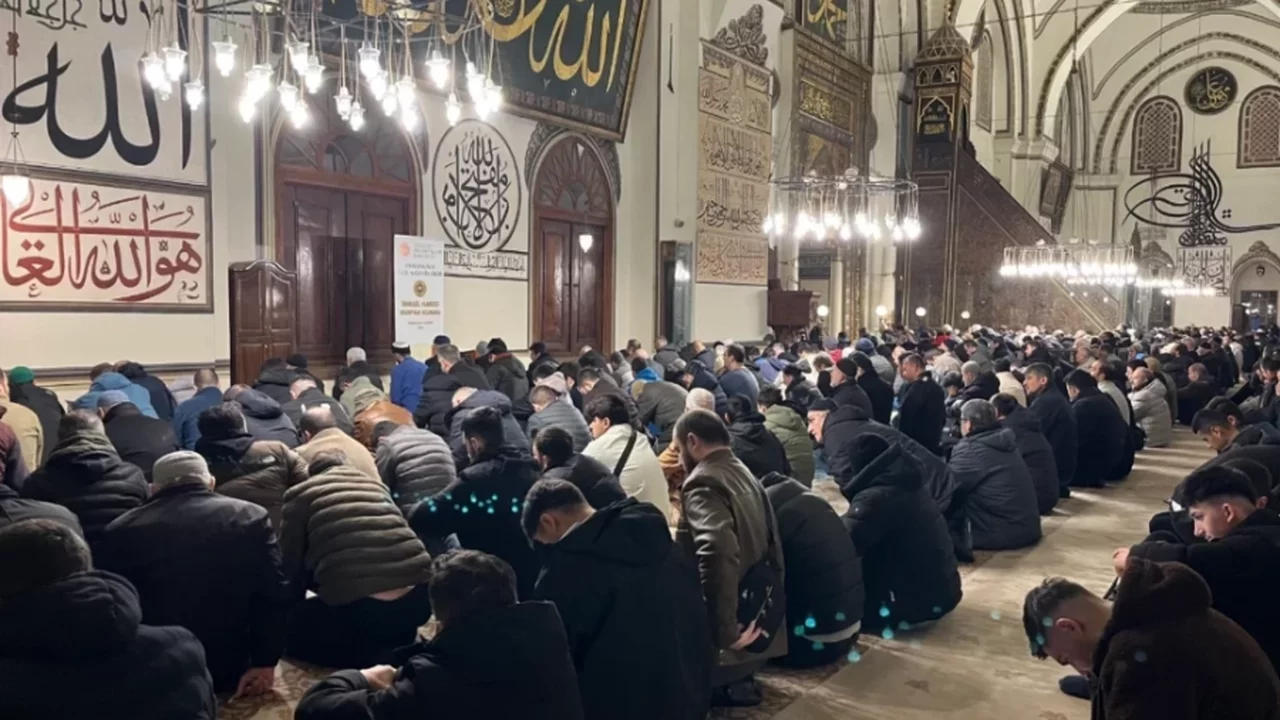 Bursa'da bayram namazı saat kaçta? 2026 Ramazan Bayramı namaz vakti açıklandı