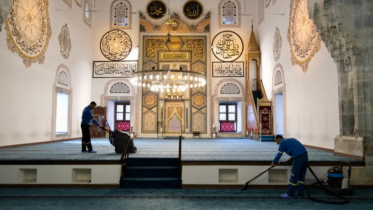 Yıldırım Belediyesi'nden camilerde bayram temizliği