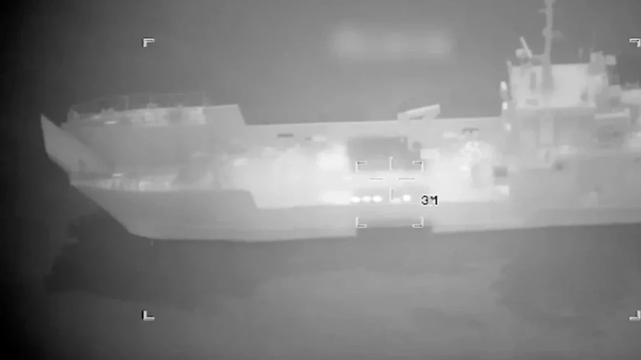 CENTCOM: Hürmüz Boğazı yakınlarındaki kıyılarda İran'a ait füze üslerine saldırı düzenlendi