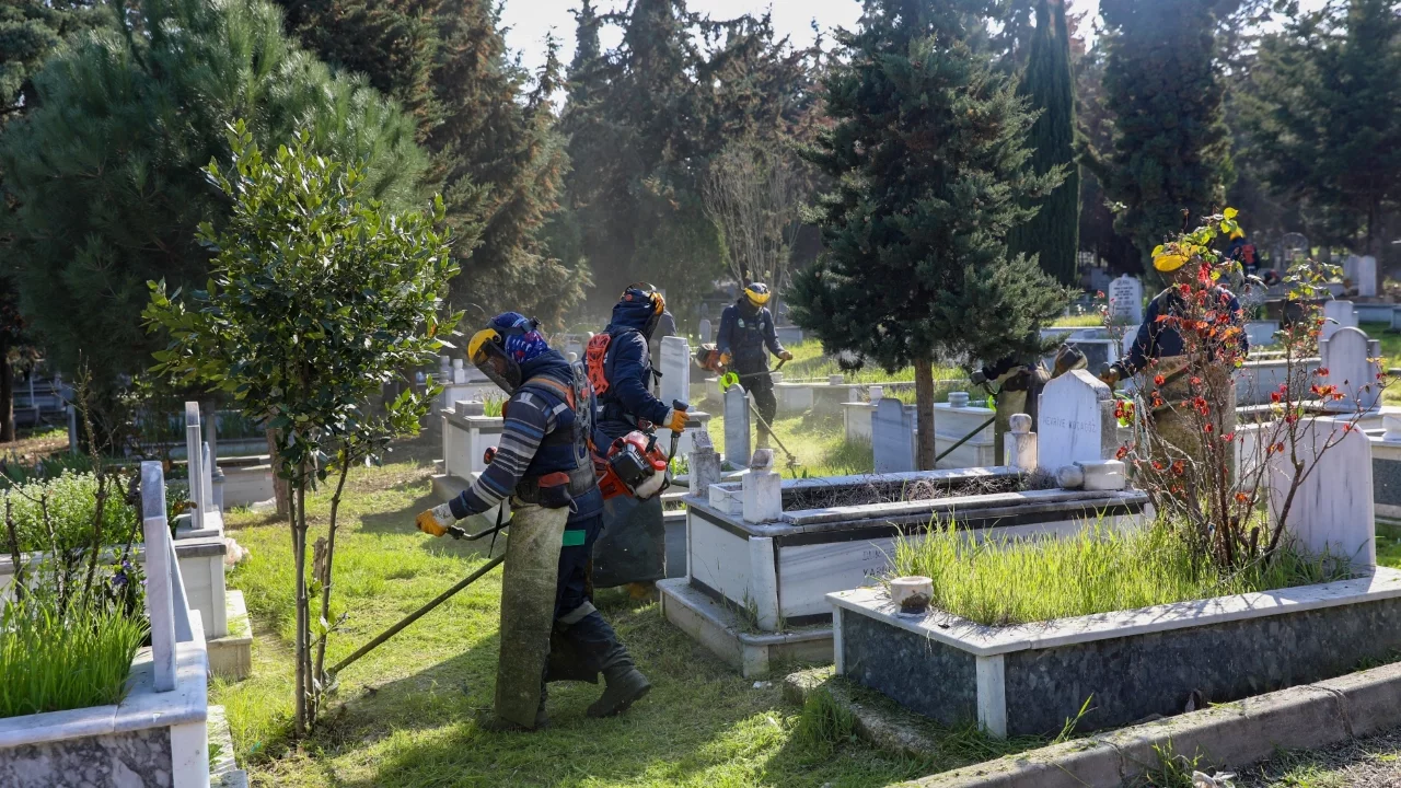Bursa'da şehitlik ve mezarlıklarda bayram hazırlıkları sürüyor