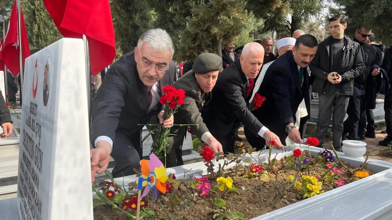 Çanakkale Zaferi'nin 111'inci yıl dönümünde Bursa şehitlerini andı