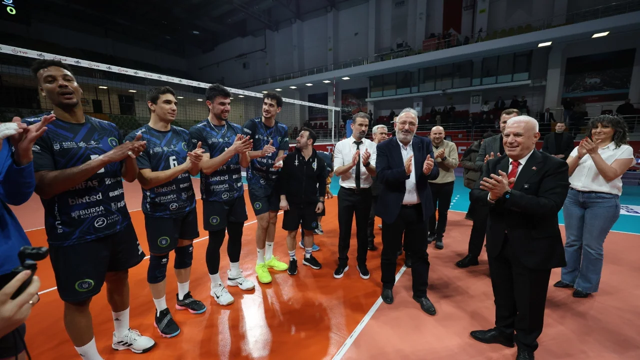 Bursa Büyükşehir Belediyespor, Fenerbahçe Medicana'yı mağlup etti