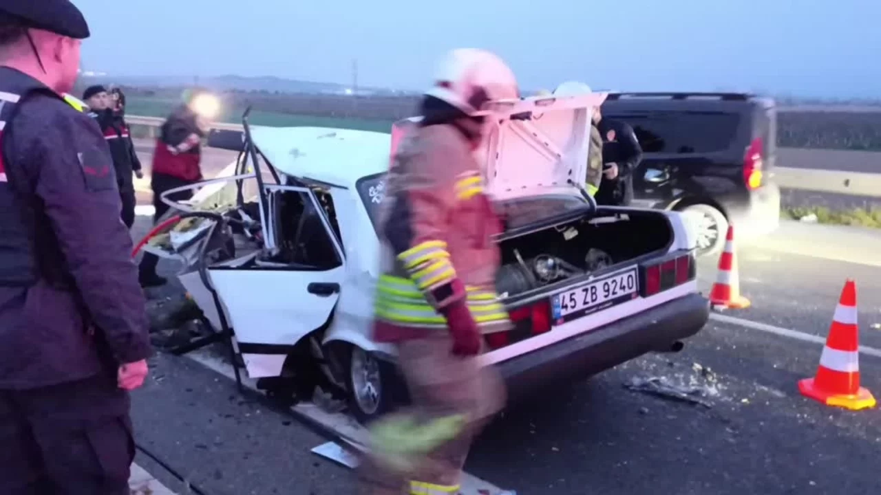 Manisa'da feci kaza! Ölü ve yaralılar var