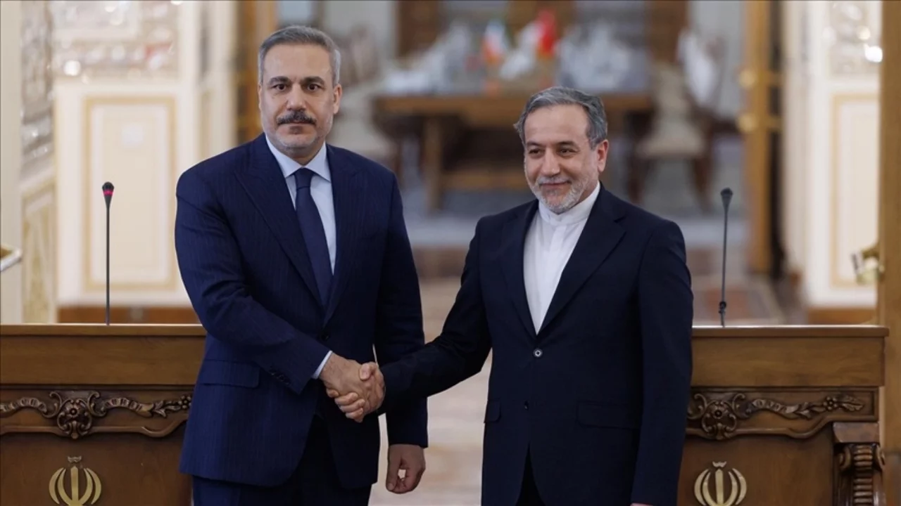 Bakan Fidan, mevkidaşı Arakçi ile görüştü