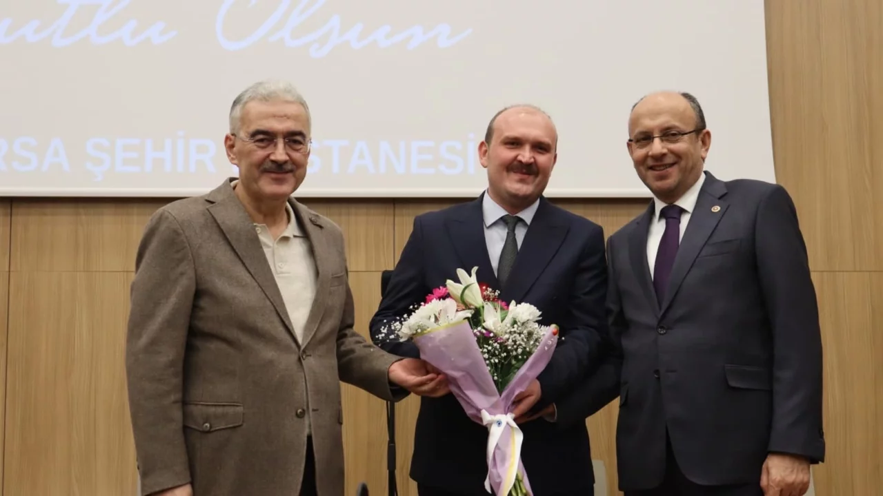 1 yılda 3 bin 766 ameliyat yapan doktora ödül