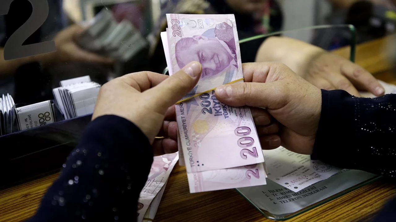 Emeklilerin bayram ikramiye ödemeleri bugün tamamlanacak