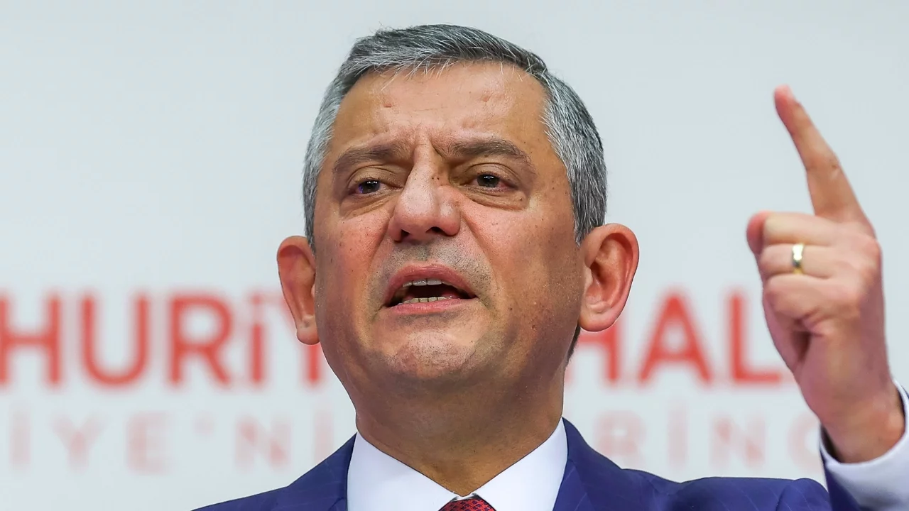 CHP lideri Özgür Özel, Akın Gürlek'in babasına seslendi, "Silivri'de yatanların da ailesi var" dedi