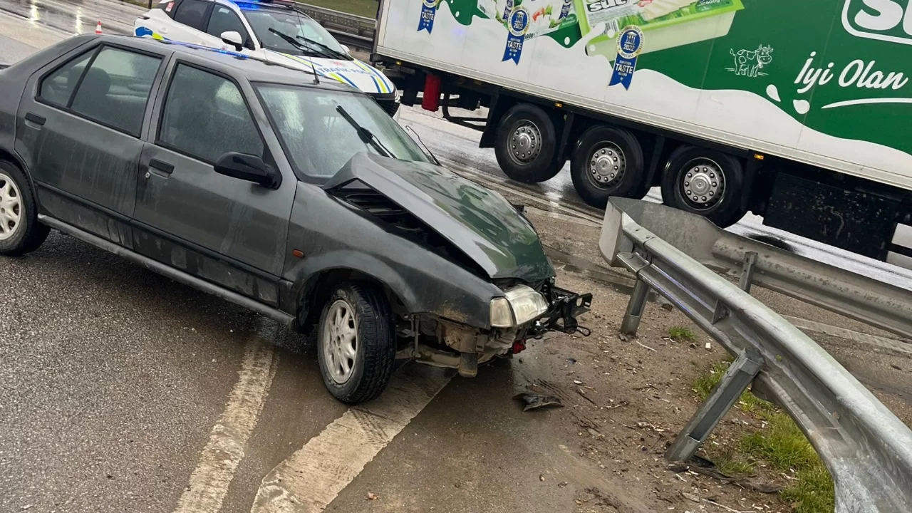 Bursa'da otomobil bariyere ok gibi saplandı!