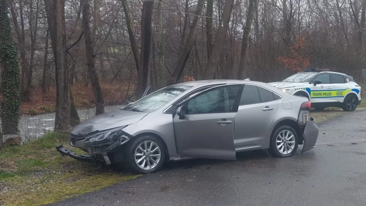 Bursa'da kontrolden çıkan otomobil alt yola uçtu: Yaralılar var