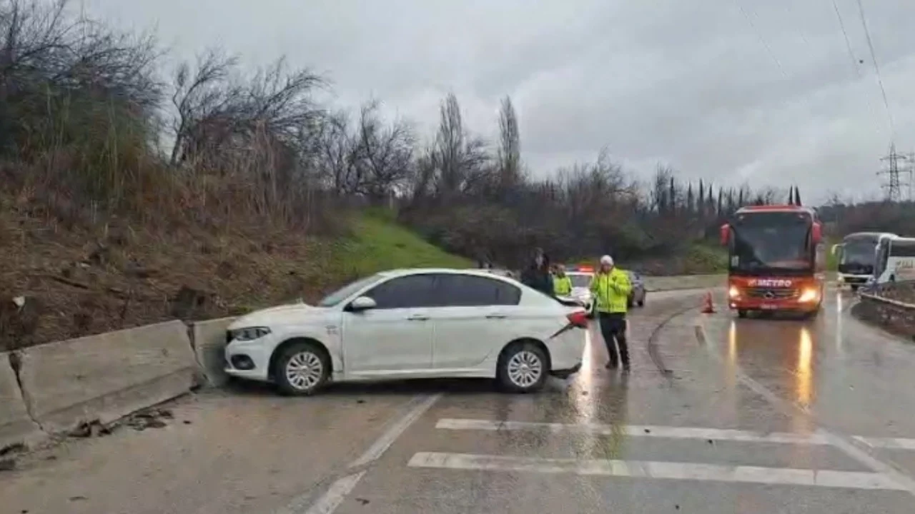Bursa'da zincirleme kaza: 4 araç birbirine girdi