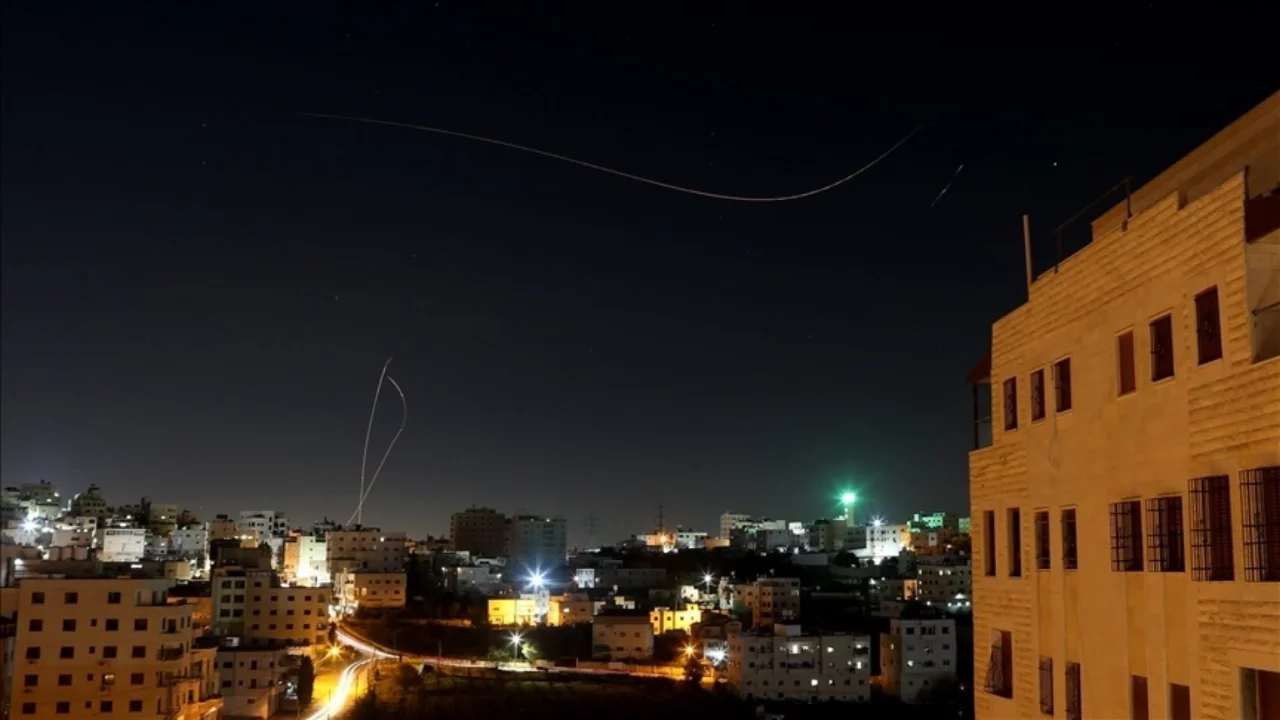 İran'ın İsrail'e attığı füzenin parçası Batı Şeria'ya düştü: 4 kişi öldü