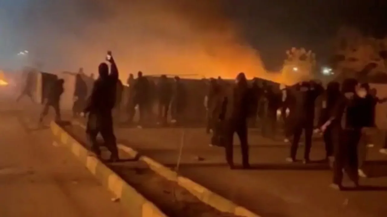 İran'da rejim karşıtı gösterilerde 3 kişi idam edildi