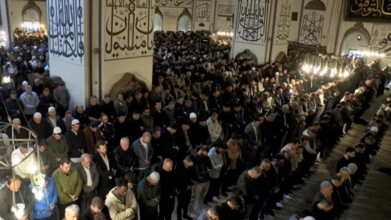 Bursa'da bayram namazı saat kaçta? 2026 Ramazan Bayramı namaz vakti açıklandı