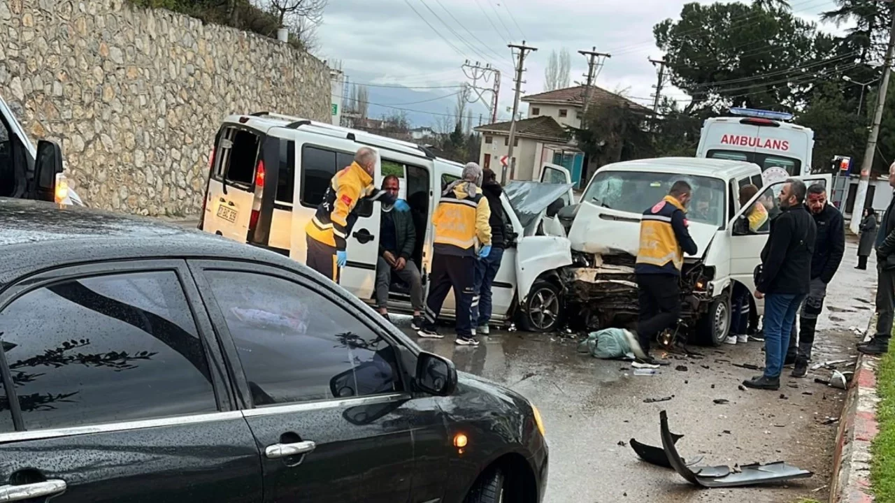 Bursa'da Bayram arifesinde feci kaza! Yaralılar var...