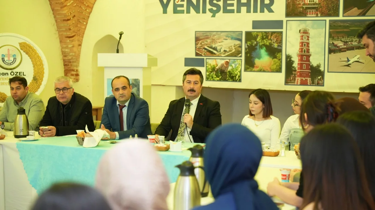 Yenişehir Belediye Başkanı Özel üniversite öğrencileriyle iftarda buluştu