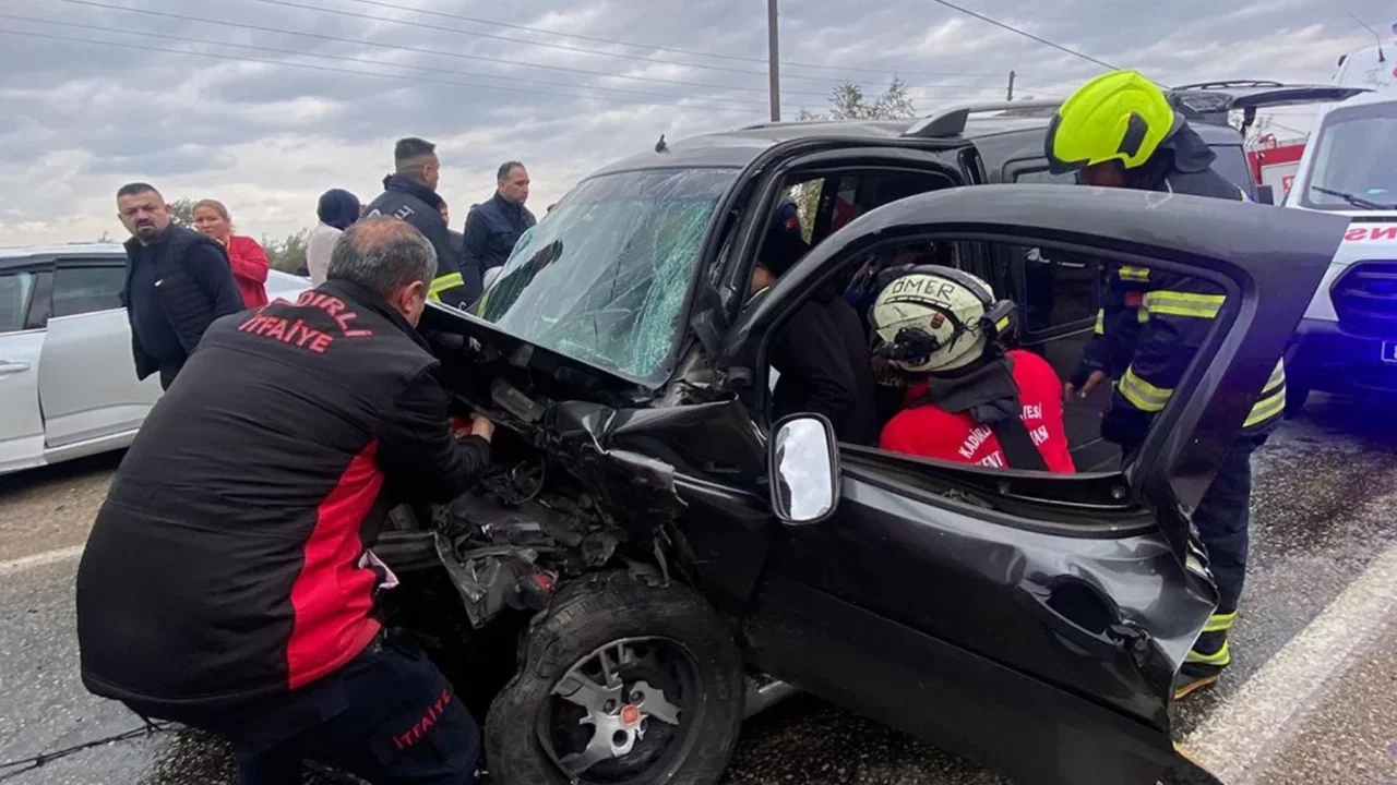 Osmaniye'de feci kaza: 1 kişi hayatını kaybetti, 8 kişi yaralandı