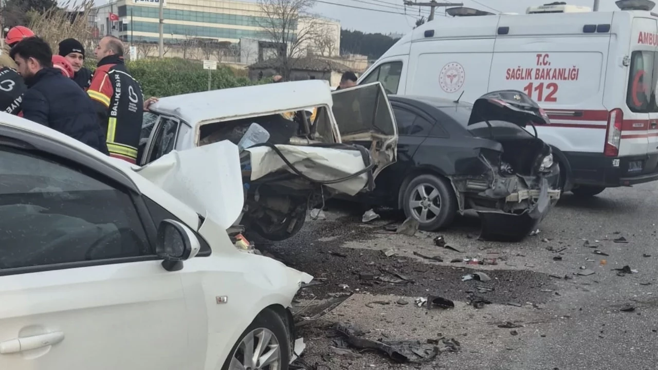 4 otomobilin karıştığı kazada 1 kişi öldü, 1 kişi yaralandı