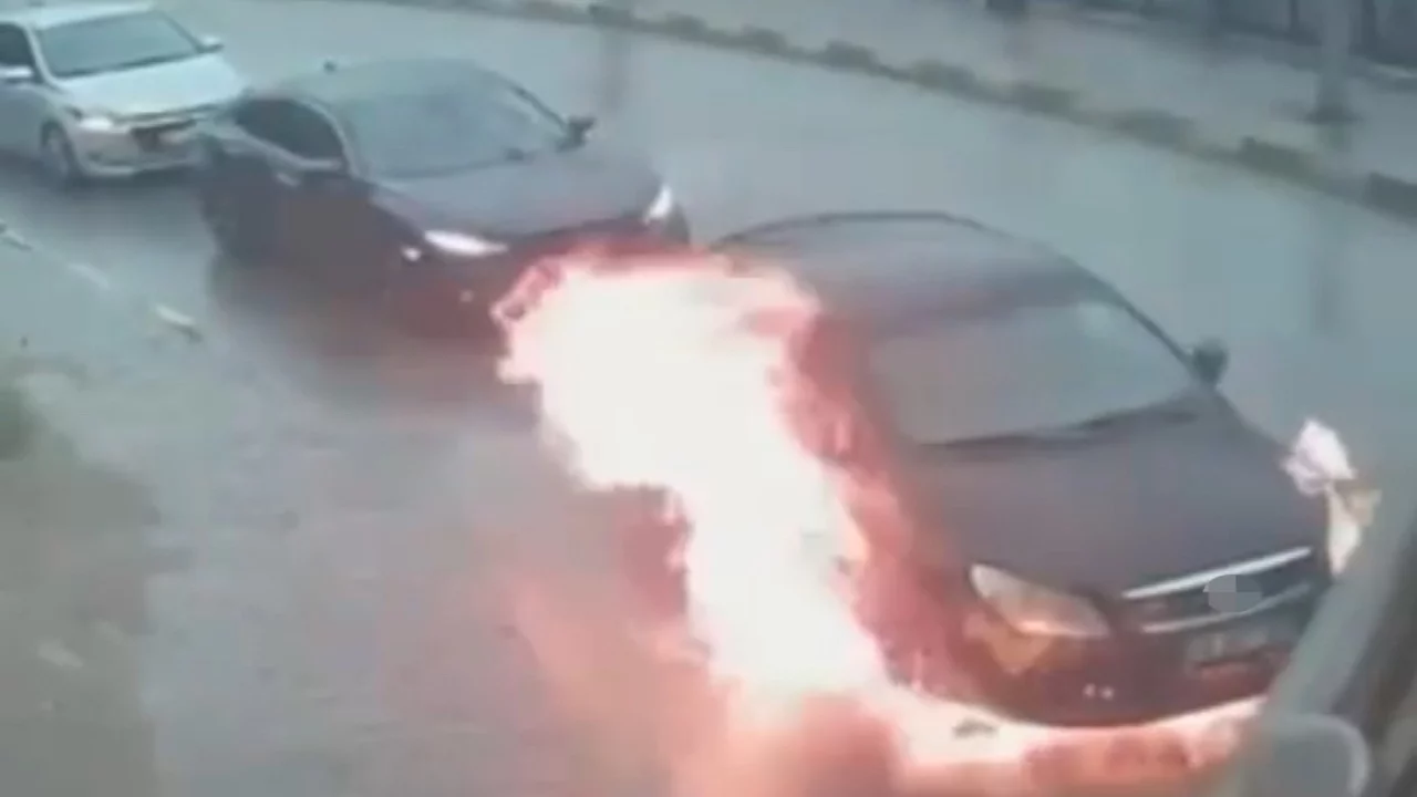 Karabük'te seyir halindeki otomobil alev topuna döndü