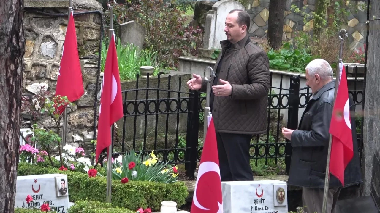 Bursa'da şehit ailelerinden bayram ziyareti