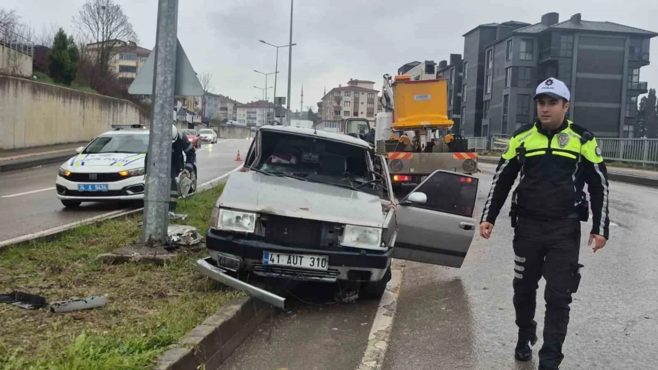 Aynı yolda 4 saat içerisinde 3 ayrı kaza: 5 kişi yaralandı