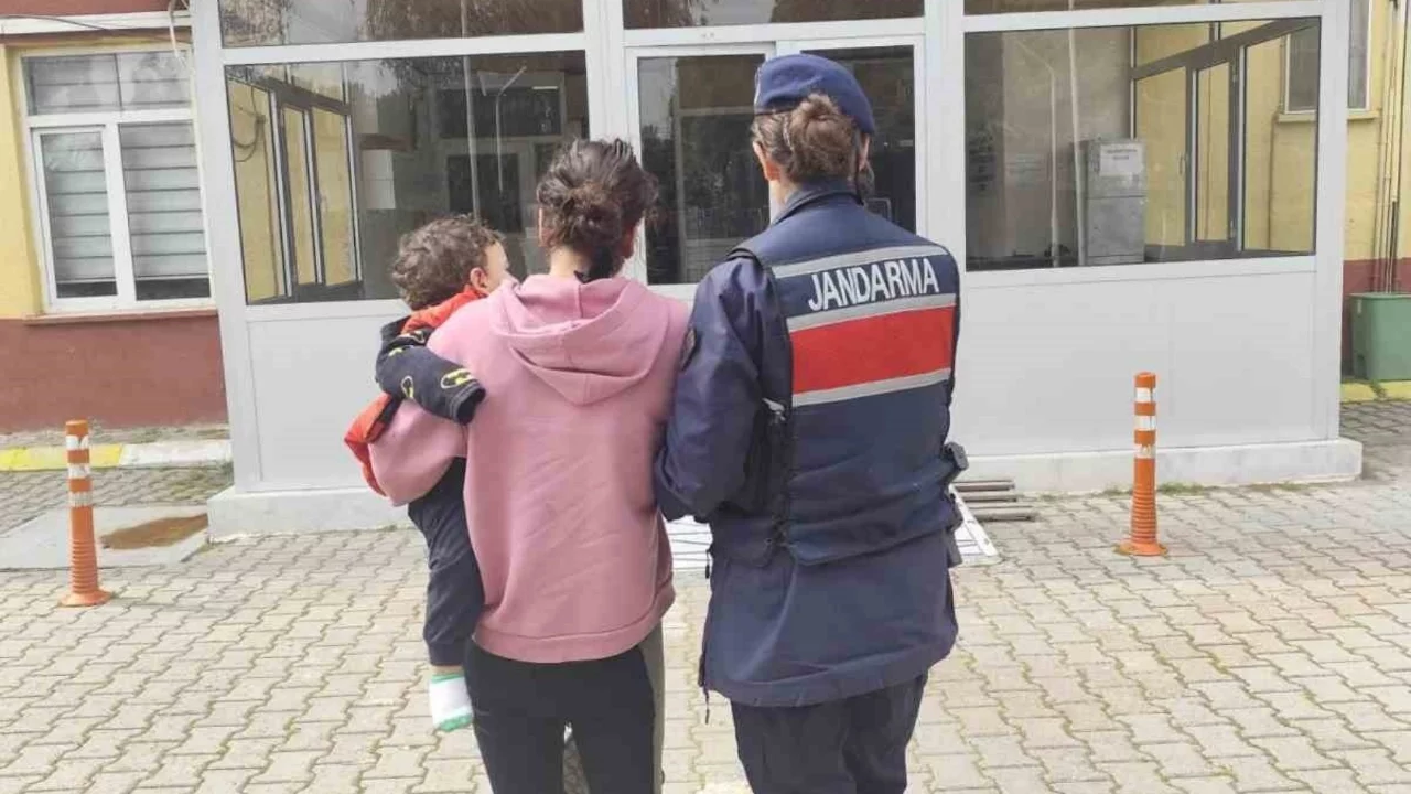 7 ayrı suçtan aranan kadın kucağında bebeğiyle hapse girdi