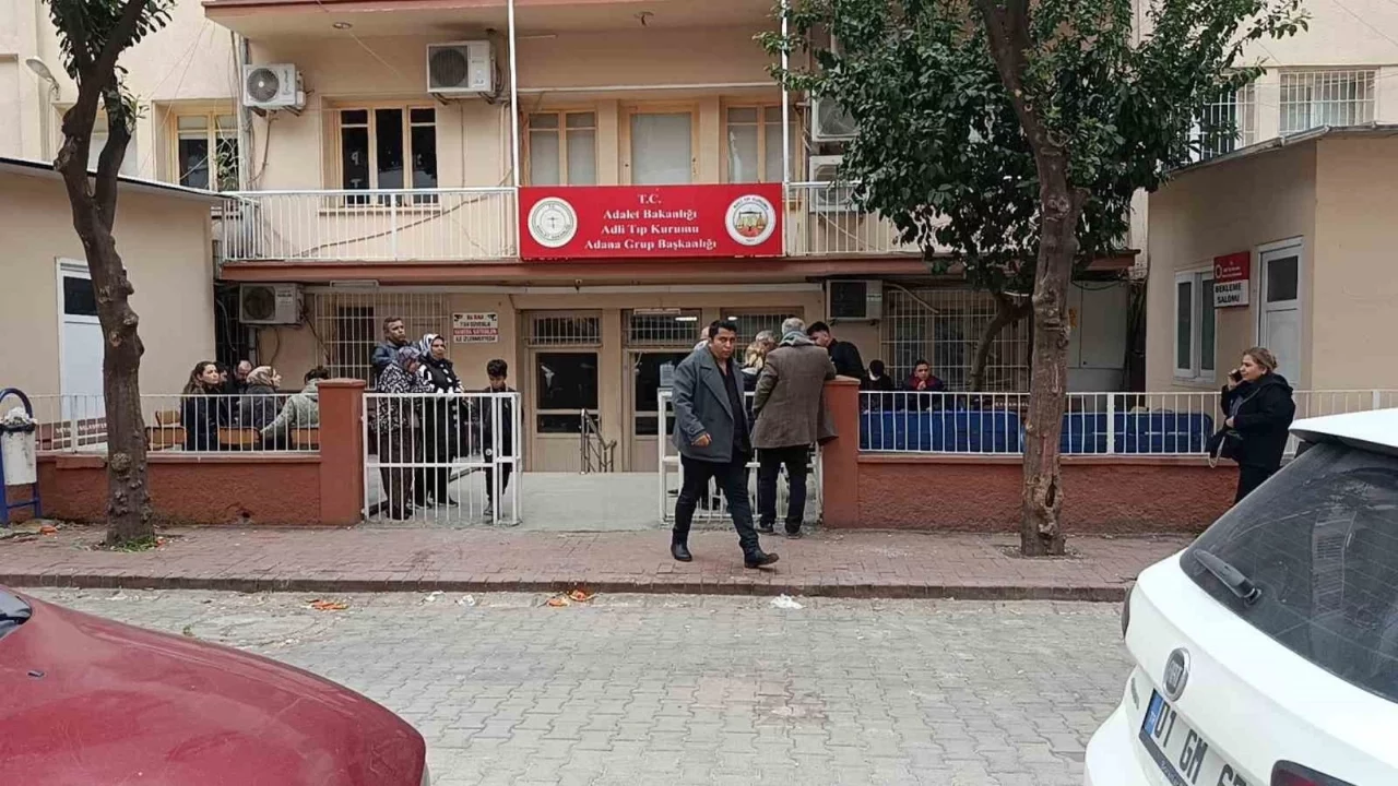 Adana'da gasp tartışması kanlı bitti: 17 yaşındaki genç hayatını kaybetti, 2 kardeşi yaralı