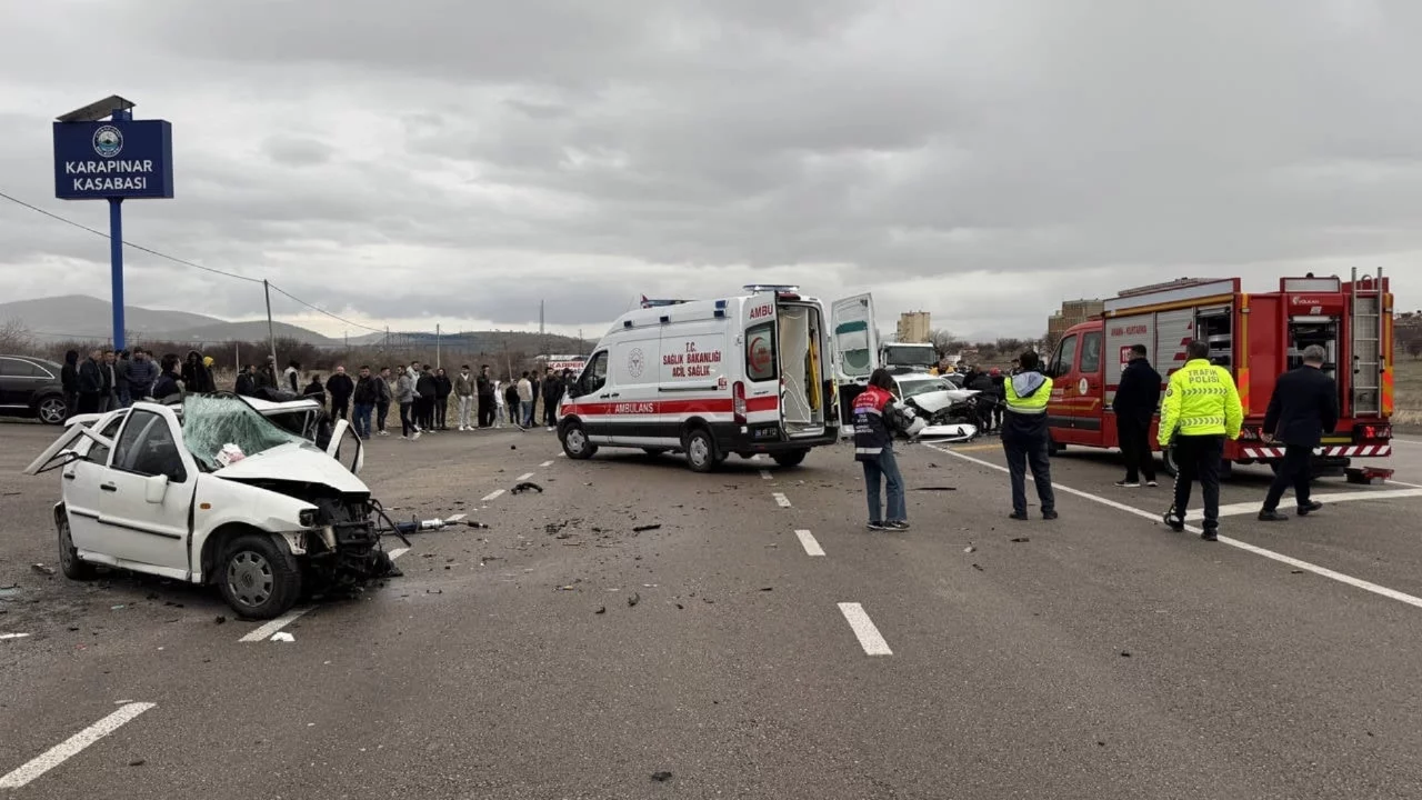 Nevşehir'de bayram tatili yolunda zincirleme kaza: Aynı aileden 3 kişi hayatını kaybetti