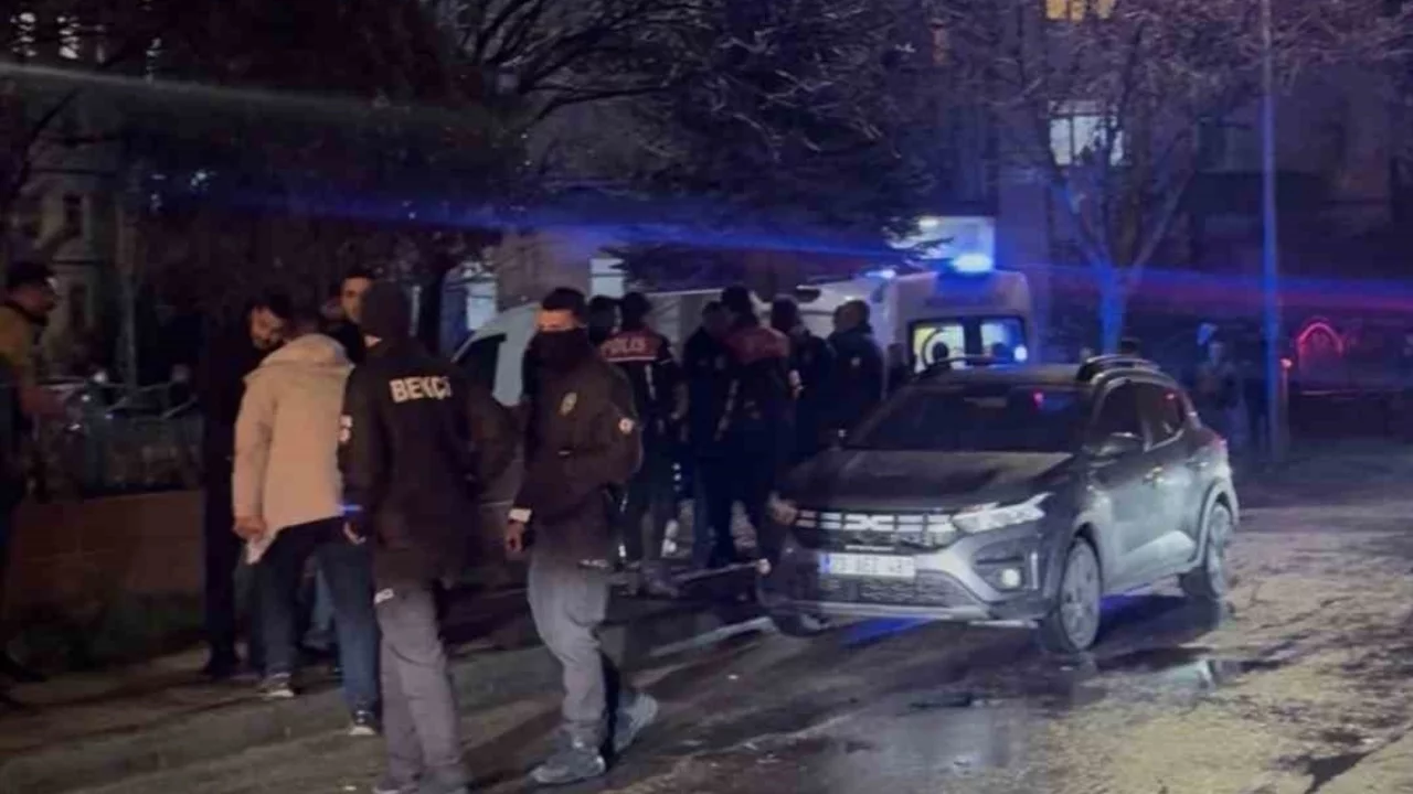 Trafikte başlayan tartışma kavgaya döndü: Çok sayıda gözaltı