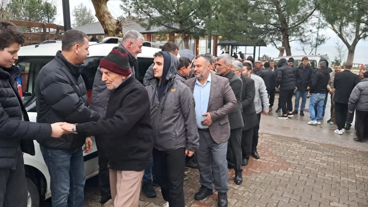 Bursa'nın İznik ilçesine bağlı Boyalıca Mahallesi'nde bayram geleneği yaşatılıyor