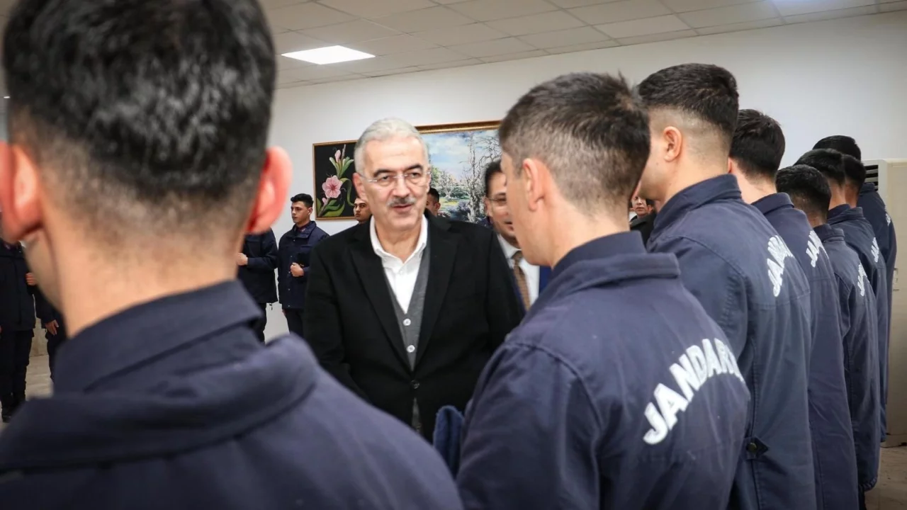 Bursa Valisi Erol Ayyıldız, İl Jandarma Komutanlığı'nda Mehmetçik'le buluştu