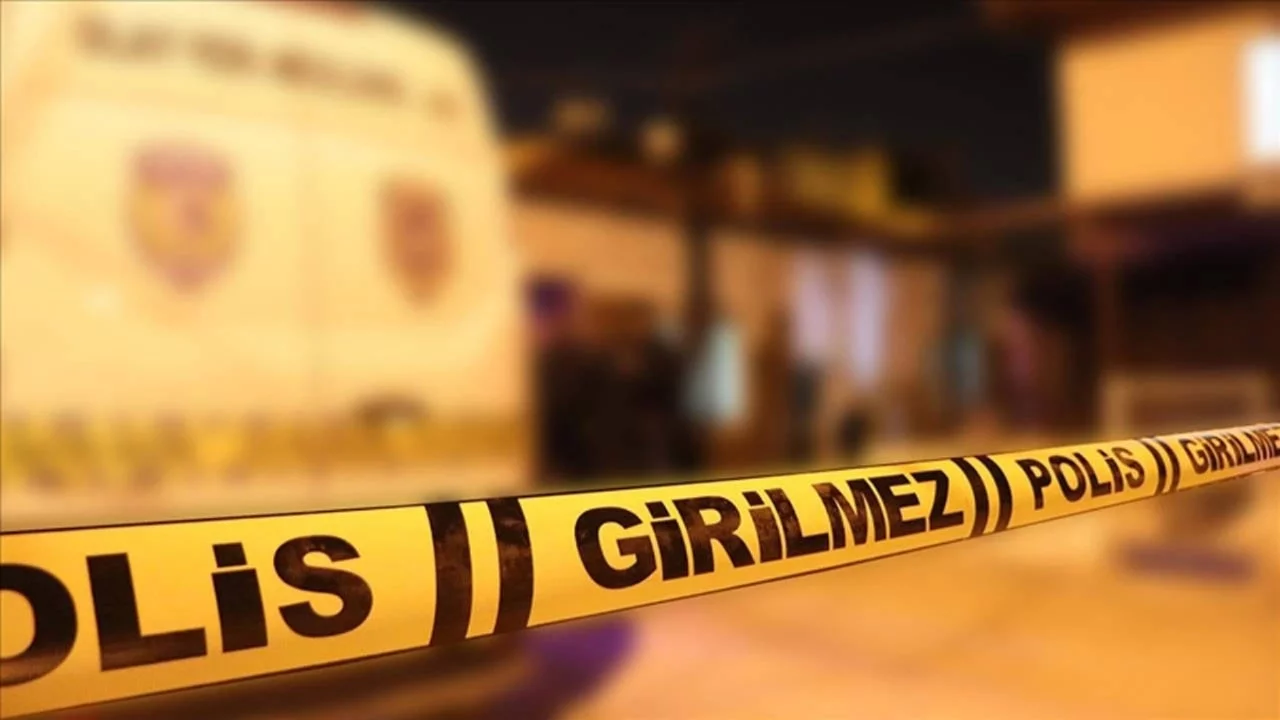 Baba ile polis oğulları arasındaki kavga kanlı bitti: 1 polis öldü, babası ağır yaralandı