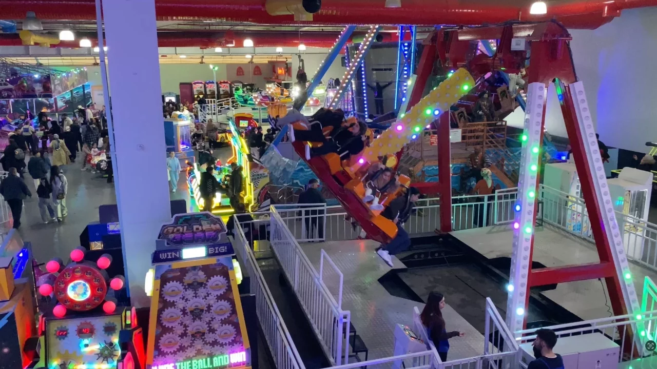 Bayramda Bursalılar AVM'lere akın etti