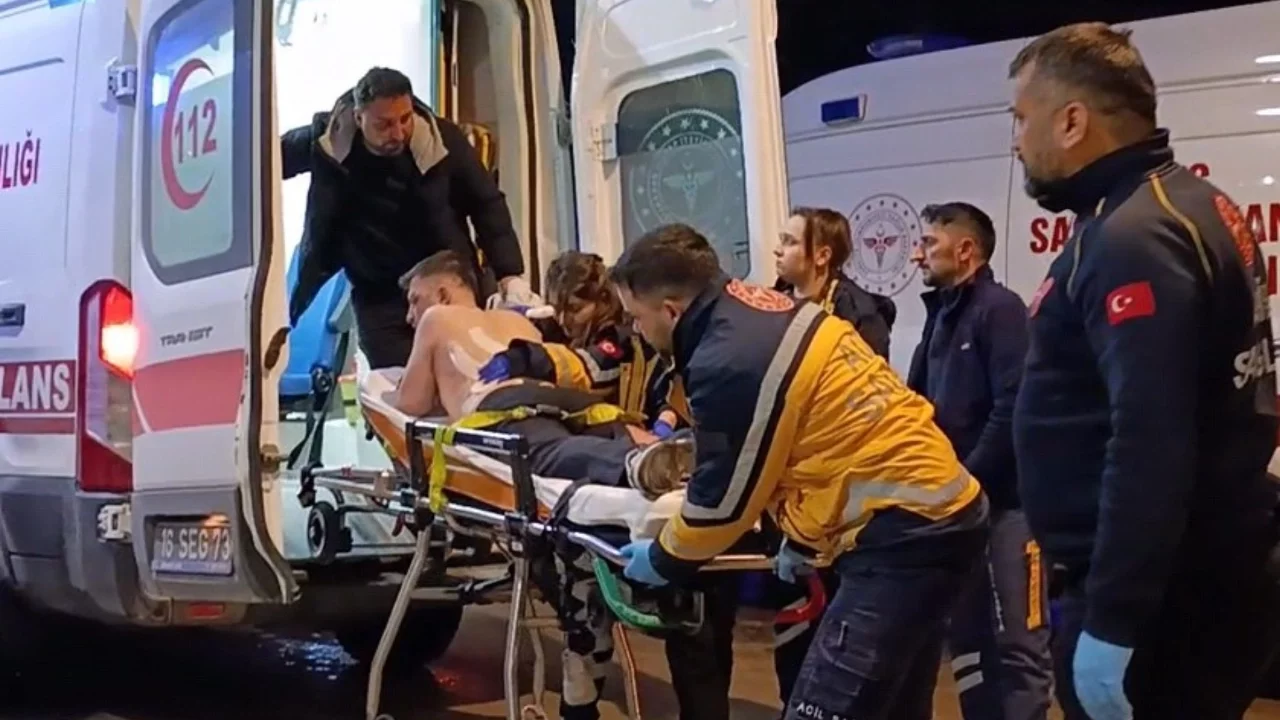 Bursa'da tartışma bir anda kavgaya dönüştü: 2 kişi yaralandı