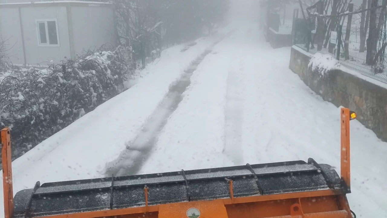 Osmangazi Belediyesi'nden bayramda karla mücadele