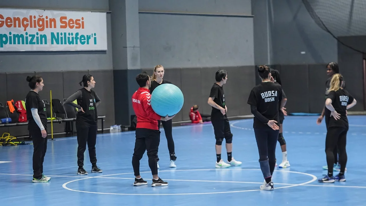 Bursa Büyükşehir Belediyespor Kadın Hentbol Takımı, Avrupa'da tarih yazmak istiyor