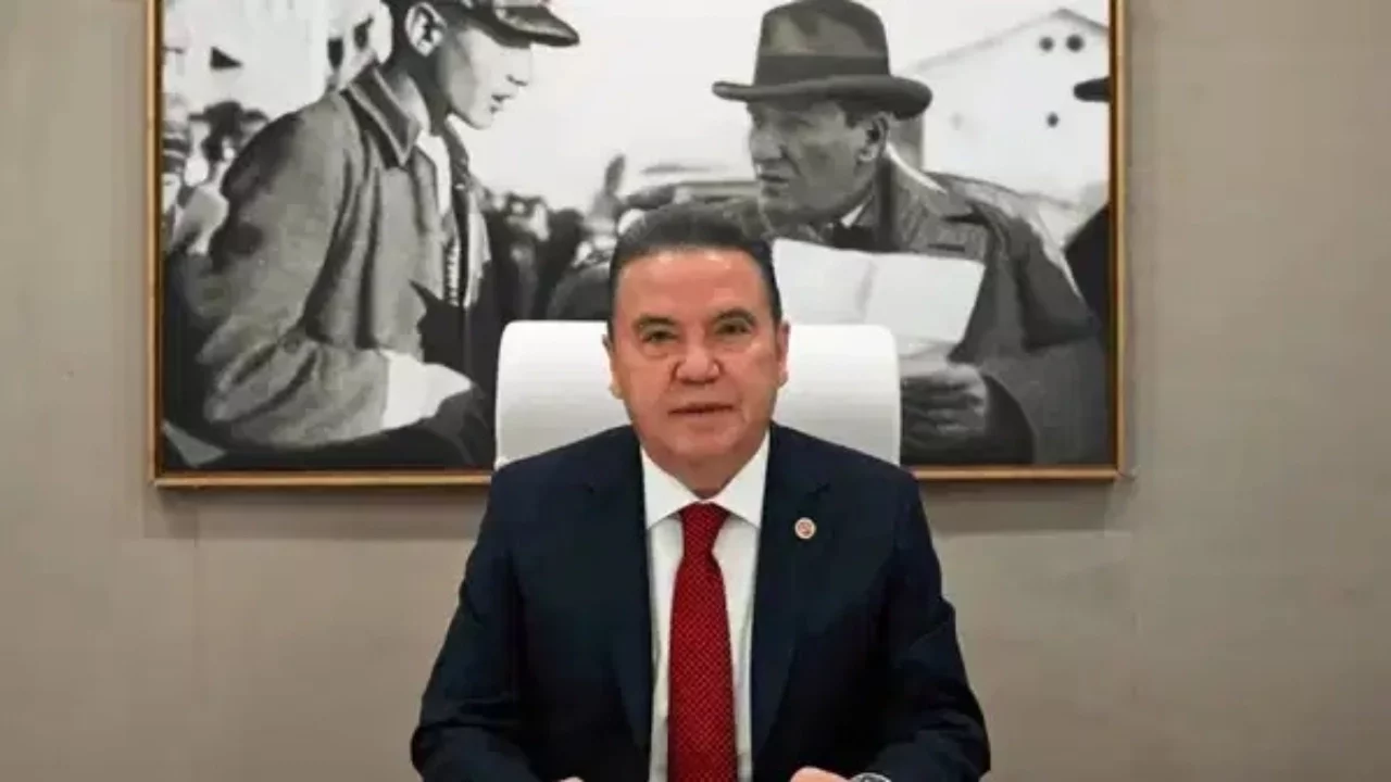 Muhittin Böcek'ten açıklamalar: 'Düz yaşayacağız, düz yürüyeceğiz, dik duracağız!'