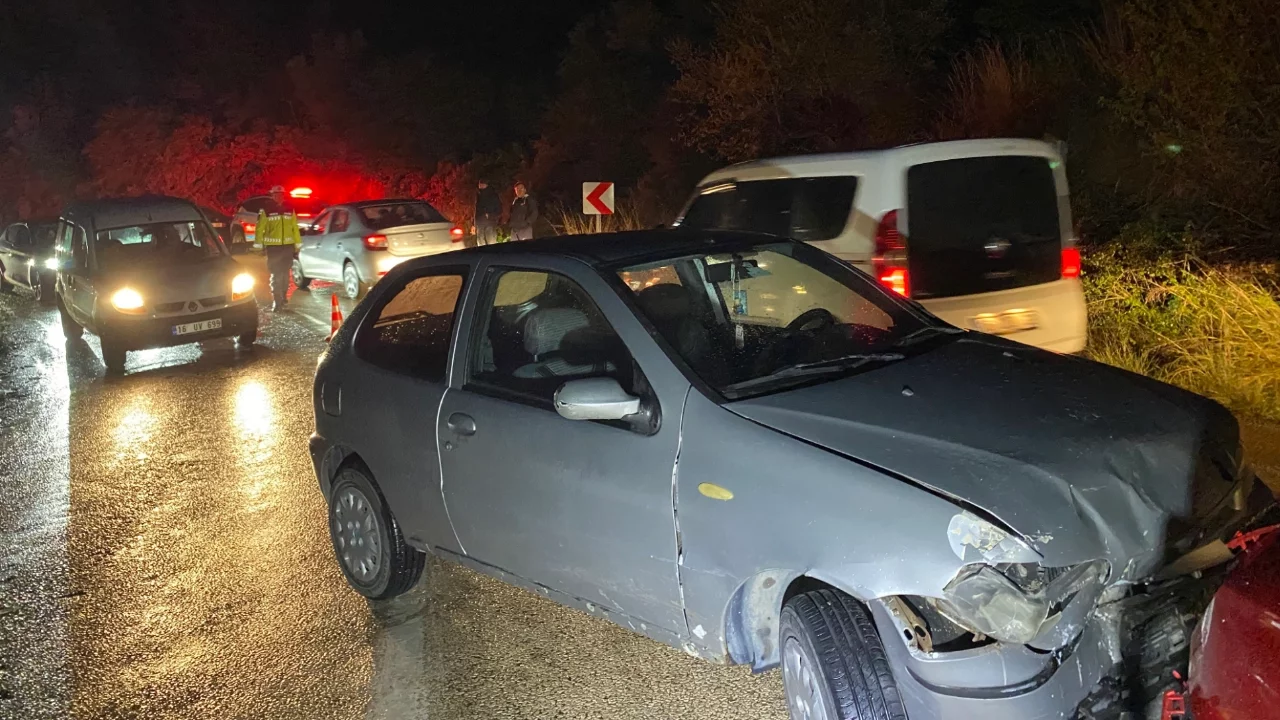 Bursa'da iki otomobil çarpıştı: 11 aylık bebek koltuk sayesinde kurtuldu!