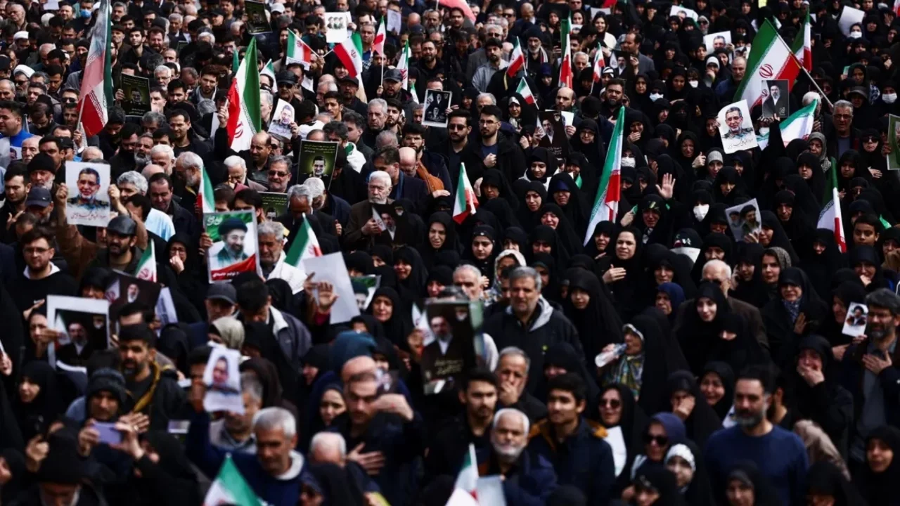 ABD ve İsrail'in İran'a saldırısında 22'nci gün! İsrail Savunma Bakanı: "İran'a saldırıları yoğunlaştıracağız"