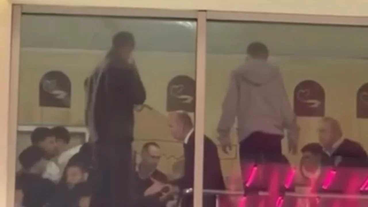 Bursa'da AVM'de tekme ve yumruklar havada uçuştu: 2 yaralı