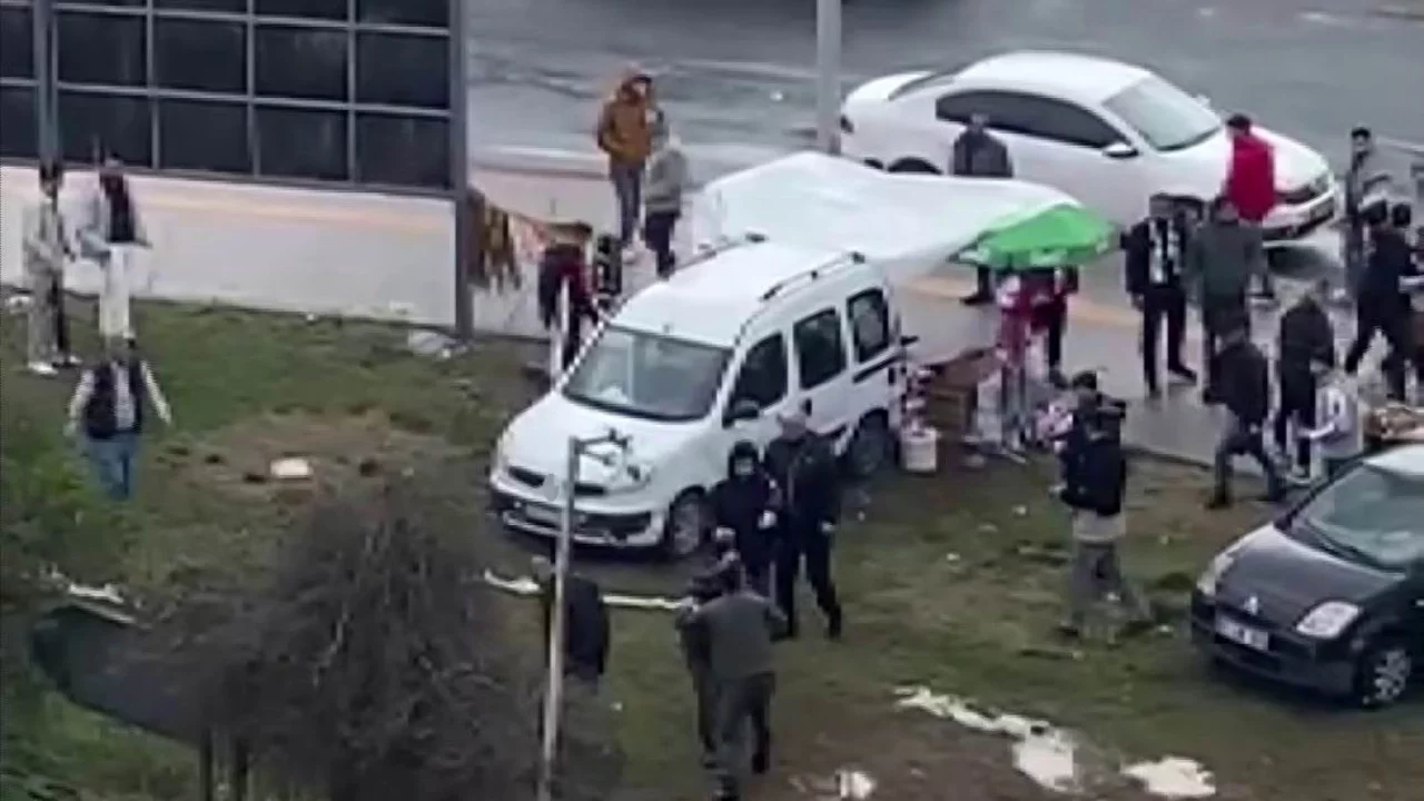 Diyarbakır'da bıçaklı kavga anı kameraya yansıdı