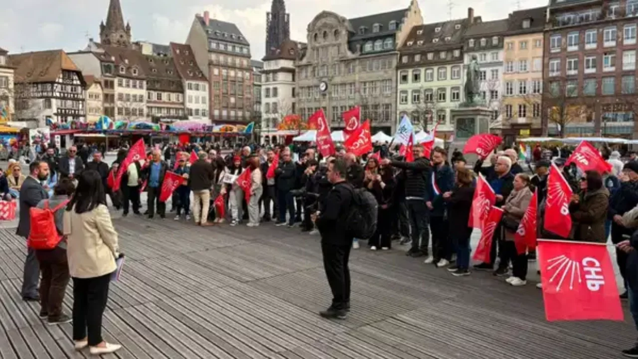 İmamoğlu'nun tutukluluğunun birinci yılı, Fransa'da protesto edildi