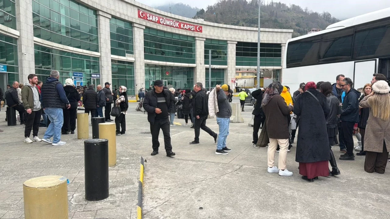 Sarp Sınır Kapısı'nda bayram tatili yoğunluğu