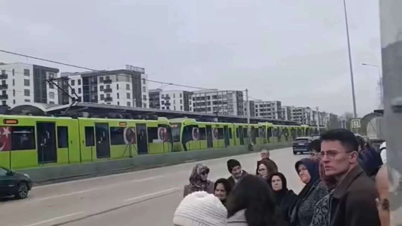 Bursa'da metro seferleri geçici olarak durdu